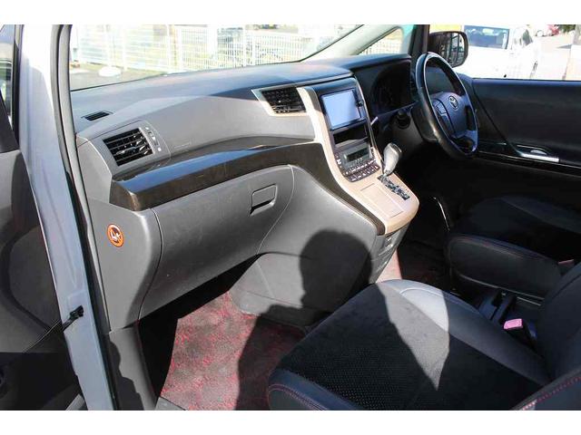 ヴェルファイア ２．４Ｚ　ゴールデンアイズ　ＥＴＣ　バックカメラ　ナビ　ＴＶ　クリアランスソナー　オートクルーズコントロール　両側電動スライドドア　ＨＩＤ　電動リアゲート　スマートキー　電動格納ミラー　３列シート　ＣＶＴ　アルミホイール　ＣＤ（31枚目）