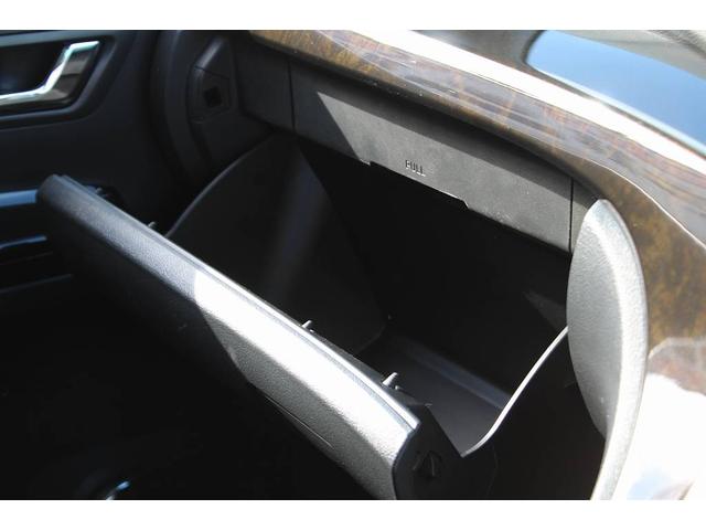 ヴェルファイア ２．４Ｚ　ゴールデンアイズ　ＥＴＣ　バックカメラ　ナビ　ＴＶ　クリアランスソナー　オートクルーズコントロール　両側電動スライドドア　ＨＩＤ　電動リアゲート　スマートキー　電動格納ミラー　３列シート　ＣＶＴ　アルミホイール　ＣＤ（36枚目）