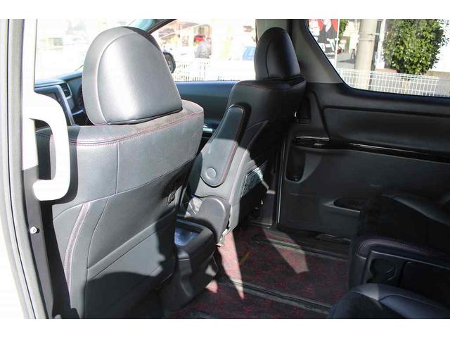 ヴェルファイア ２．４Ｚ　ゴールデンアイズ　ＥＴＣ　バックカメラ　ナビ　ＴＶ　クリアランスソナー　オートクルーズコントロール　両側電動スライドドア　ＨＩＤ　電動リアゲート　スマートキー　電動格納ミラー　３列シート　ＣＶＴ　アルミホイール　ＣＤ（56枚目）