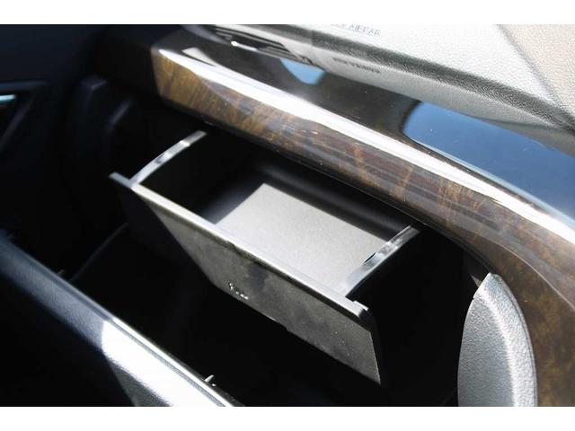 ヴェルファイア ２．４Ｚ　ゴールデンアイズ　ＥＴＣ　バックカメラ　ナビ　ＴＶ　クリアランスソナー　オートクルーズコントロール　両側電動スライドドア　ＨＩＤ　電動リアゲート　スマートキー　電動格納ミラー　３列シート　ＣＶＴ　アルミホイール　ＣＤ（62枚目）