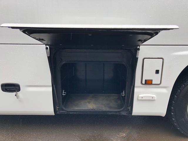 メルファ ４１人乗りバス　デラックス　総輪エアサス　自動ドア　モケットリクライニングシート　トランクルーム　左右上棚　網ポケット　ドリンクホルダー　バックカメラ　シフト：プロシフト（9枚目）