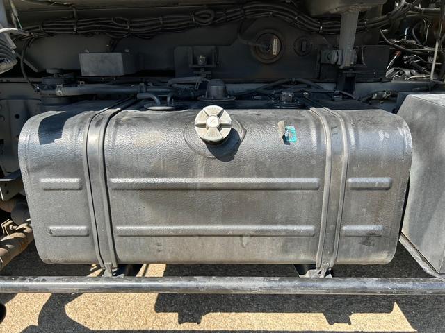 デュトロ プレスパッカー　フジマイティー　４．３立米　汚水タンク　連続スイッチ　計量器　ダンボールで使用　バックカメラ　積載１．９５ｔ（28枚目）