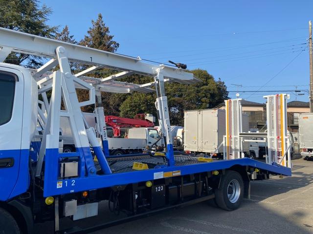 デュトロ ２台積キャリアカー　細谷車体　自動歩み　積載３．１５ｔ　Ｆ６　６速　マニュアル　二台積　車載車（8枚目）