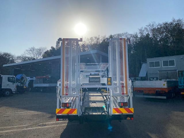 デュトロ ２台積キャリアカー　細谷車体　自動歩み　積載３．１５ｔ　Ｆ６　６速　マニュアル　二台積　車載車（9枚目）