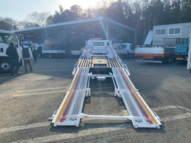 デュトロ ２台積キャリアカー　細谷車体　自動歩み　積載３．１５ｔ　Ｆ６　６速　マニュアル　二台積　車載車（10枚目）