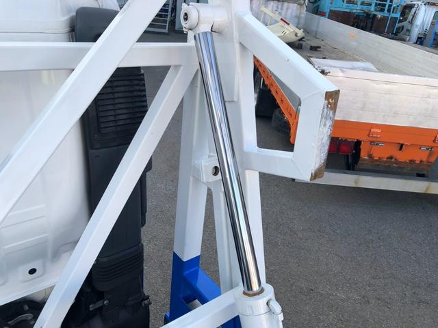 デュトロ ２台積キャリアカー　細谷車体　自動歩み　積載３．１５ｔ　Ｆ６　６速　マニュアル　二台積　車載車（22枚目）