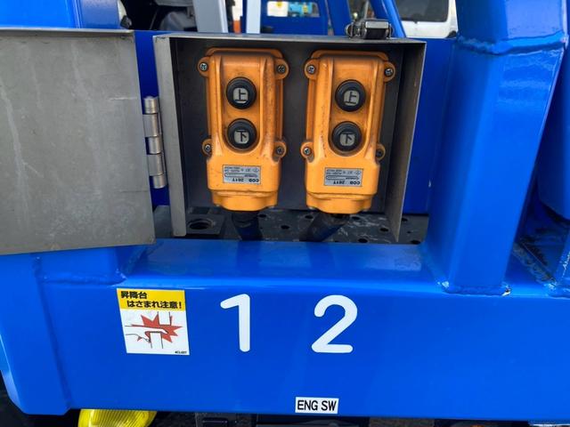 デュトロ ２台積キャリアカー　細谷車体　自動歩み　積載３．１５ｔ　Ｆ６　６速　マニュアル　二台積　車載車（24枚目）