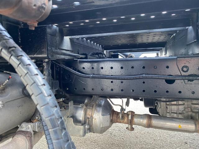 デュトロ ２台積キャリアカー　細谷車体　自動歩み　積載３．１５ｔ　Ｆ６　６速　マニュアル　二台積　車載車（30枚目）