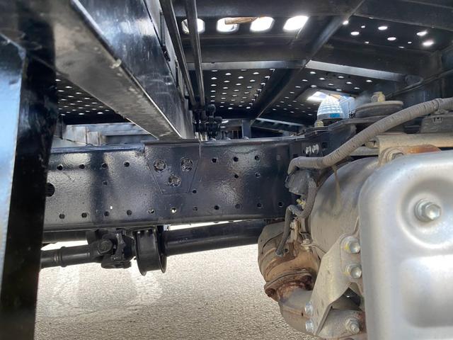 デュトロ ２台積キャリアカー　細谷車体　自動歩み　積載３．１５ｔ　Ｆ６　６速　マニュアル　二台積　車載車（31枚目）