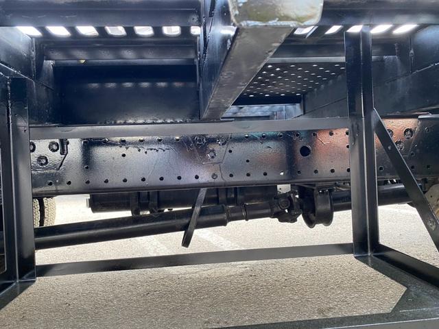 デュトロ ２台積キャリアカー　細谷車体　自動歩み　積載３．１５ｔ　Ｆ６　６速　マニュアル　二台積　車載車（34枚目）