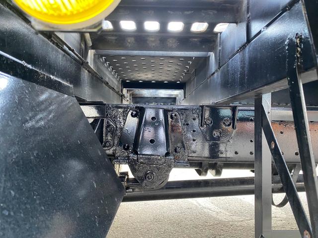 デュトロ ２台積キャリアカー　細谷車体　自動歩み　積載３．１５ｔ　Ｆ６　６速　マニュアル　二台積　車載車（37枚目）