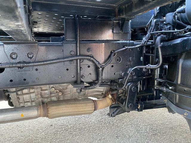 デュトロ ２台積キャリアカー　細谷車体　自動歩み　積載３．１５ｔ　Ｆ６　６速　マニュアル　二台積　車載車（39枚目）