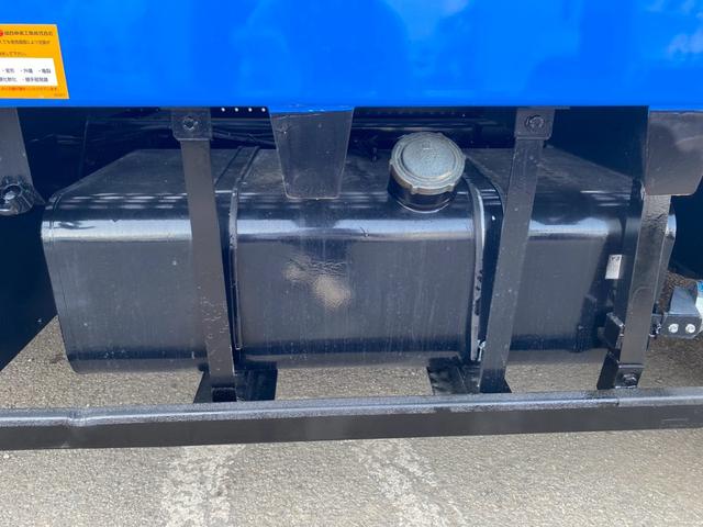 デュトロ ２台積キャリアカー　細谷車体　自動歩み　積載３．１５ｔ　Ｆ６　６速　マニュアル　二台積　車載車（40枚目）