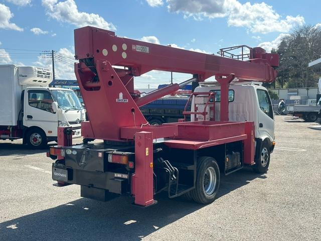 デュトロ 高所作業車　アイチ　ＳＫ１７Ａ　作業床高さ１７．１ｍ　バケット２００ｋｇ　走行３５千ｋｍ　Ｆ５　５速　マニュアル（4枚目）