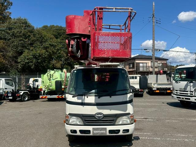 デュトロ 高所作業車　アイチ　ＳＫ１７Ａ　作業床高さ１７．１ｍ　バケット２００ｋｇ　走行３５千ｋｍ　Ｆ５　５速　マニュアル（6枚目）