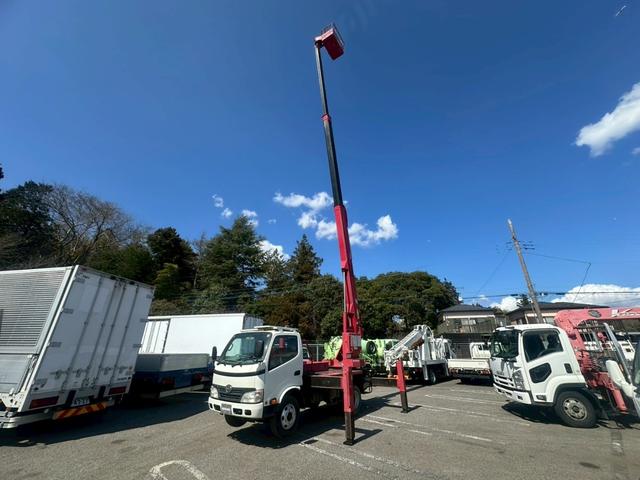 デュトロ 高所作業車　アイチ　ＳＫ１７Ａ　作業床高さ１７．１ｍ　バケット２００ｋｇ　走行３５千ｋｍ　Ｆ５　５速　マニュアル（13枚目）