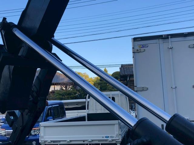 フォワード フックロール　極東開発　ＪＭ０４－５５－Ａ　ツインホイスト　ラジコン受信機（送信機欠）　積載３．６５ｔ　Ｆ６　６速　マニュアル　脱着装置付コンテナ専用車　アームロール（13枚目）
