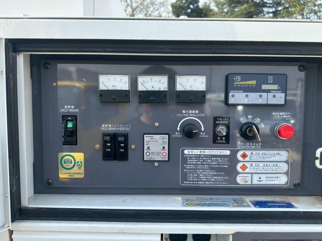 デュトロ 照明車　４ＷＤ　走行１０千ｋｍ　発電機　デンヨー　照度７５ルクス　メタルハイドランプ　照明機伸縮　旋回角度０〜３５０°　地上高１０．２ｍ　照明６つ（24枚目）