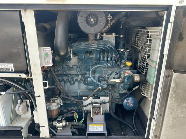 デュトロ 照明車　４ＷＤ　走行１０千ｋｍ　発電機　デンヨー　照度７５ルクス　メタルハイドランプ　照明機伸縮　旋回角度０〜３５０°　地上高１０．２ｍ　照明６つ（27枚目）
