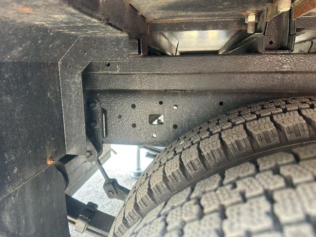 デュトロ 照明車　４ＷＤ　走行１０千ｋｍ　発電機　デンヨー　照度７５ルクス　メタルハイドランプ　照明機伸縮　旋回角度０〜３５０°　地上高１０．２ｍ　照明６つ（31枚目）