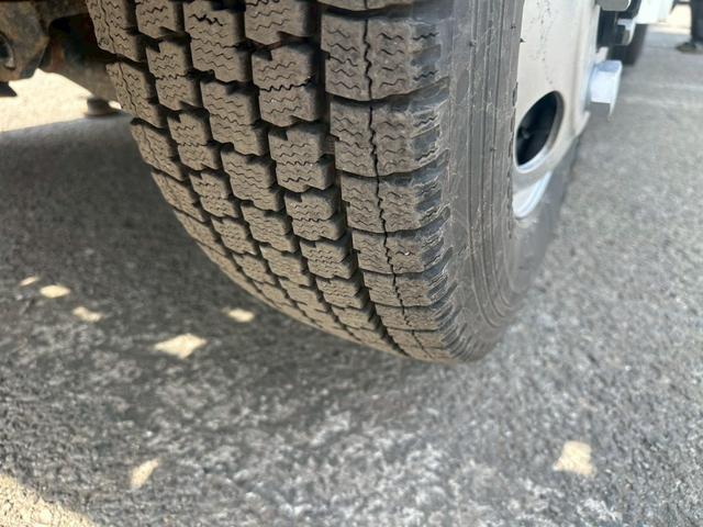 デュトロ 照明車　４ＷＤ　走行１０千ｋｍ　発電機　デンヨー　照度７５ルクス　メタルハイドランプ　照明機伸縮　旋回角度０〜３５０°　地上高１０．２ｍ　照明６つ（49枚目）