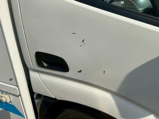 デュトロ 照明車　４ＷＤ　走行１０千ｋｍ　発電機　デンヨー　照度７５ルクス　メタルハイドランプ　照明機伸縮　旋回角度０〜３５０°　地上高１０．２ｍ　照明６つ（54枚目）