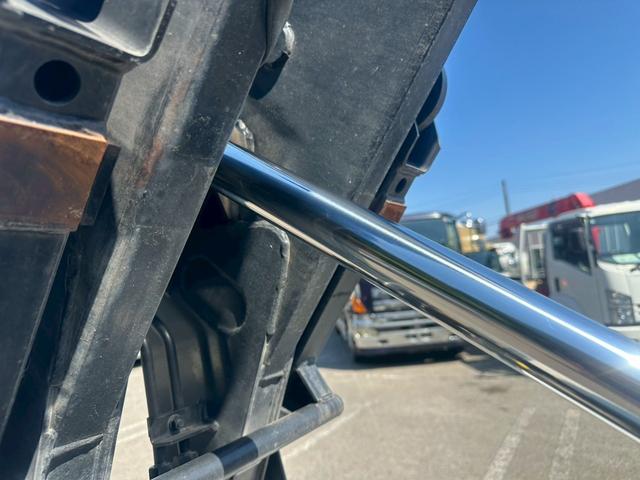 キャンター フックロール　極東開発　ＪＭ０２－５３　キャブバックステップ　走行４４千ｋｍ　積載３ｔ　Ｉ５　５速　マニュアル　脱着装置付コンテナ専用車　コンテナ車　アームロール（12枚目）