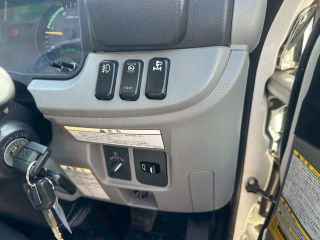 キャンター フックロール　極東開発　ＪＭ０２－５３　キャブバックステップ　走行４４千ｋｍ　積載３ｔ　Ｉ５　５速　マニュアル　脱着装置付コンテナ専用車　コンテナ車　アームロール（27枚目）