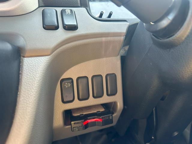 キャンター フックロール　極東開発　ＪＭ０２－５３　キャブバックステップ　走行４４千ｋｍ　積載３ｔ　Ｉ５　５速　マニュアル　脱着装置付コンテナ専用車　コンテナ車　アームロール（28枚目）