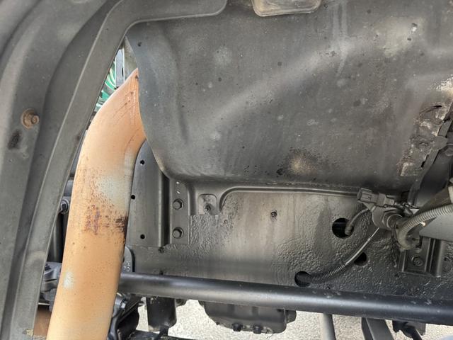 プロフィア セルフローダー　重機運搬車　４軸低床　フジタボデー　ウインチ　自動あゆみ　８，８５０×２，４００　積載１１．５ｔ　Ｆ７　７速　マニュアル　車検付　アルミホイール　スタンションホール６個　引出しフック４対　丸かんフック４個（24枚目）