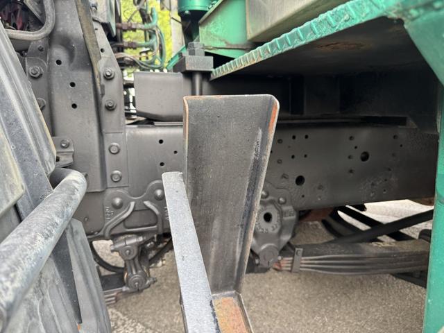 プロフィア セルフローダー　重機運搬車　４軸低床　フジタボデー　ウインチ　自動あゆみ　８，８５０×２，４００　積載１１．５ｔ　Ｆ７　７速　マニュアル　車検付　アルミホイール　スタンションホール６個　引出しフック４対　丸かんフック４個（28枚目）