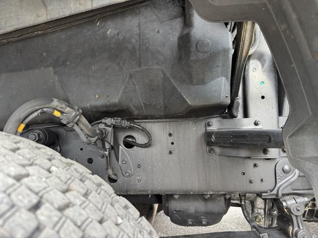 プロフィア セルフローダー　重機運搬車　４軸低床　フジタボデー　ウインチ　自動あゆみ　８，８５０×２，４００　積載１１．５ｔ　Ｆ７　７速　マニュアル　車検付　アルミホイール　スタンションホール６個　引出しフック４対　丸かんフック４個（30枚目）