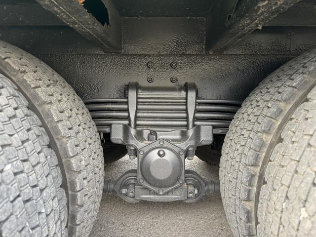 プロフィア セルフローダー　重機運搬車　４軸低床　フジタボデー　ウインチ　自動あゆみ　８，８５０×２，４００　積載１１．５ｔ　Ｆ７　７速　マニュアル　車検付　アルミホイール　スタンションホール６個　引出しフック４対　丸かんフック４個（31枚目）