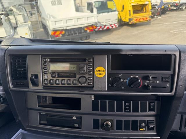 プロフィア セルフローダー　重機運搬車　４軸低床　フジタボデー　ウインチ　自動あゆみ　８，８５０×２，４００　積載１１．５ｔ　Ｆ７　７速　マニュアル　車検付　アルミホイール　スタンションホール６個　引出しフック４対　丸かんフック４個（38枚目）