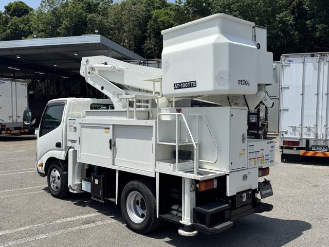 デュトロ 高所作業車　タダノ　ＡＴ－１００ＴＴＥ　電工仕様　作業床高さ９．９ｍ　絶縁バケット２００ｋｇ　走行３７千ｋｍ　ＡＴ　オートマ　２ペダル（5枚目）