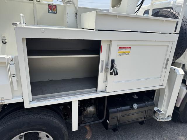 デュトロ 高所作業車　タダノ　ＡＴ－１００ＴＴＥ　電工仕様　作業床高さ９．９ｍ　絶縁バケット２００ｋｇ　走行３７千ｋｍ　ＡＴ　オートマ　２ペダル（9枚目）