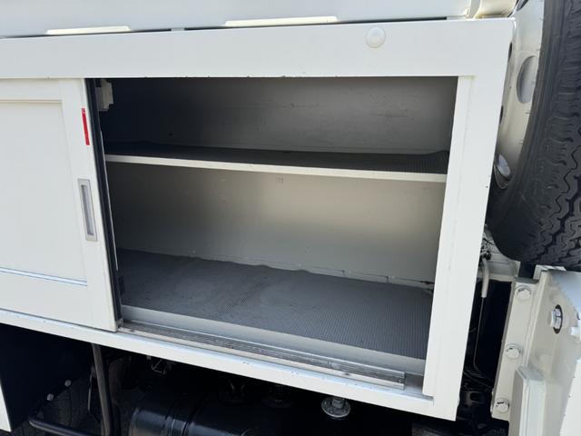デュトロ 高所作業車　タダノ　ＡＴ－１００ＴＴＥ　電工仕様　作業床高さ９．９ｍ　絶縁バケット２００ｋｇ　走行３７千ｋｍ　ＡＴ　オートマ　２ペダル（10枚目）