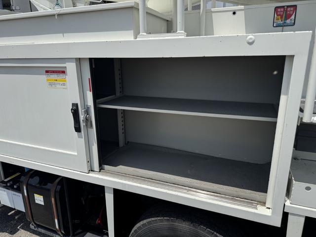 デュトロ 高所作業車　タダノ　ＡＴ－１００ＴＴＥ　電工仕様　作業床高さ９．９ｍ　絶縁バケット２００ｋｇ　走行３７千ｋｍ　ＡＴ　オートマ　２ペダル（11枚目）