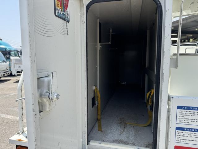 デュトロ 高所作業車　タダノ　ＡＴ－１００ＴＴＥ　電工仕様　作業床高さ９．９ｍ　絶縁バケット２００ｋｇ　走行３７千ｋｍ　ＡＴ　オートマ　２ペダル（13枚目）