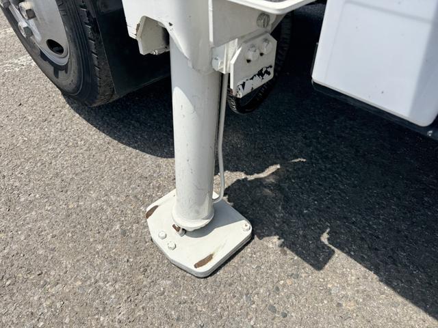 デュトロ 高所作業車　タダノ　ＡＴ－１００ＴＴＥ　電工仕様　作業床高さ９．９ｍ　絶縁バケット２００ｋｇ　走行３７千ｋｍ　ＡＴ　オートマ　２ペダル（22枚目）