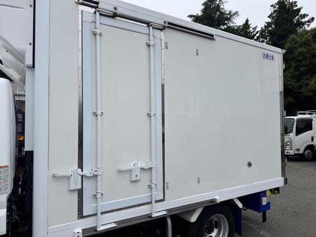 キャンター 低温冷凍車　１０尺　全低床　東プレ　－３０℃設定　エバハウス　スタンバイ（コード欠）　サイドドア　積載２ｔ　シフト：デュオニック　２ペダル　セミオートマ　低温仕様　２ｔ冷凍車　２トン冷凍車（8枚目）