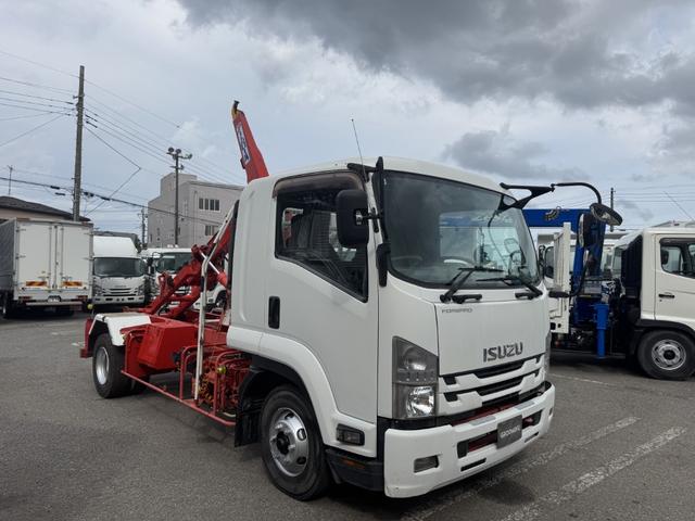 フォワード アームロール　ベッド付　新明和　ＣＣＡ４４－３１　ツインホイスト　キャブバックステップ　積載３．８ｔ　Ｆ６　６速　マニュアル　脱着装置付コンテナ専用車　コンテナ車　４ｔアームロール　４トンアームロール（3枚目）