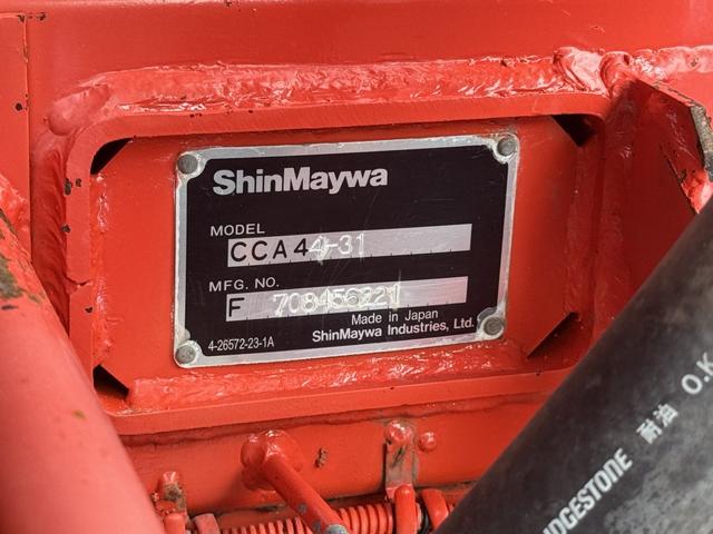 フォワード アームロール　ベッド付　新明和　ＣＣＡ４４－３１　ツインホイスト　キャブバックステップ　積載３．８ｔ　Ｆ６　６速　マニュアル　脱着装置付コンテナ専用車　コンテナ車　４ｔアームロール　４トンアームロール（17枚目）