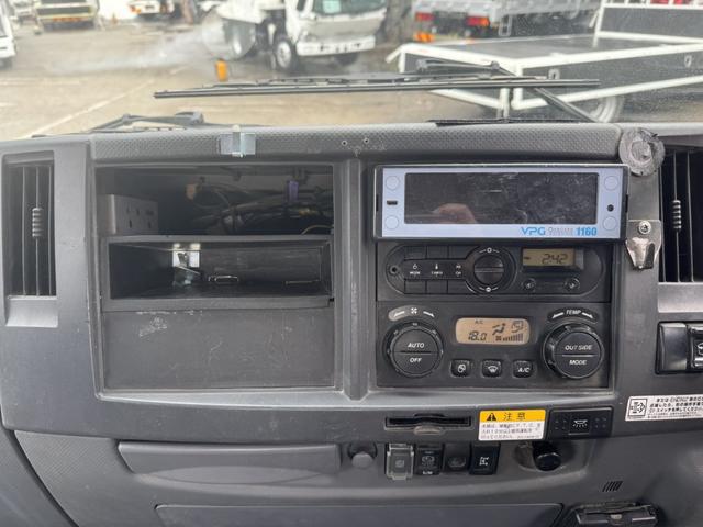 フォワード アームロール　ベッド付　新明和　ＣＣＡ４４－３１　ツインホイスト　キャブバックステップ　積載３．８ｔ　Ｆ６　６速　マニュアル　脱着装置付コンテナ専用車　コンテナ車　４ｔアームロール　４トンアームロール（30枚目）