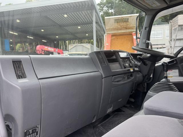 フォワード アームロール　ベッド付　新明和　ＣＣＡ４４－３１　ツインホイスト　キャブバックステップ　積載３．８ｔ　Ｆ６　６速　マニュアル　脱着装置付コンテナ専用車　コンテナ車　４ｔアームロール　４トンアームロール（35枚目）