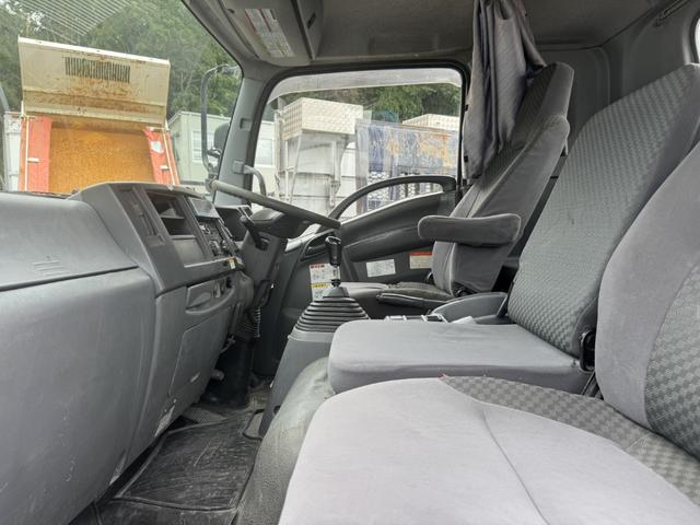 フォワード アームロール　ベッド付　新明和　ＣＣＡ４４－３１　ツインホイスト　キャブバックステップ　積載３．８ｔ　Ｆ６　６速　マニュアル　脱着装置付コンテナ専用車　コンテナ車　４ｔアームロール　４トンアームロール（36枚目）