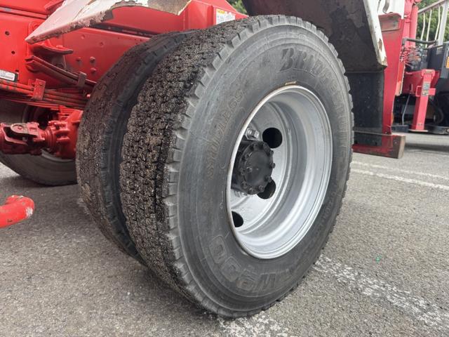 フォワード アームロール　ベッド付　新明和　ＣＣＡ４４－３１　ツインホイスト　キャブバックステップ　積載３．８ｔ　Ｆ６　６速　マニュアル　脱着装置付コンテナ専用車　コンテナ車　４ｔアームロール　４トンアームロール（44枚目）