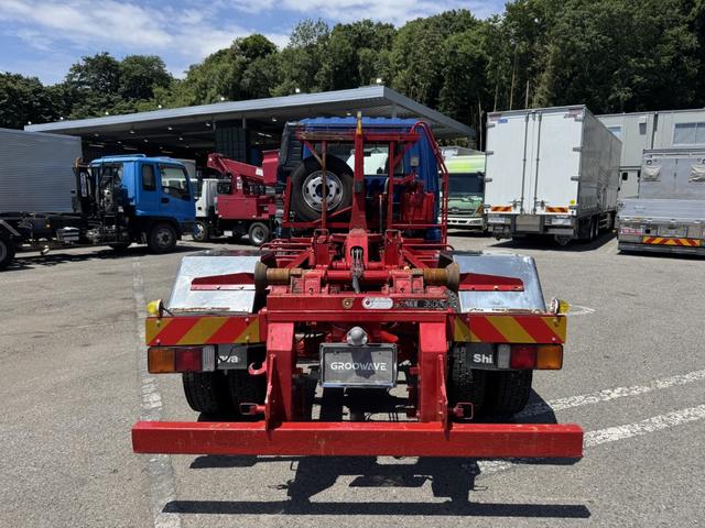 ファイター アームロール　新明和　ＣＣＡ４４－３１　ツインホイスト　キャブバックステップ　２４０馬力　メッキパーツ　積載３．６ｔ　車検付　Ｆ６　６速　マニュアル　脱着装置付コンテナ専用車（9枚目）
