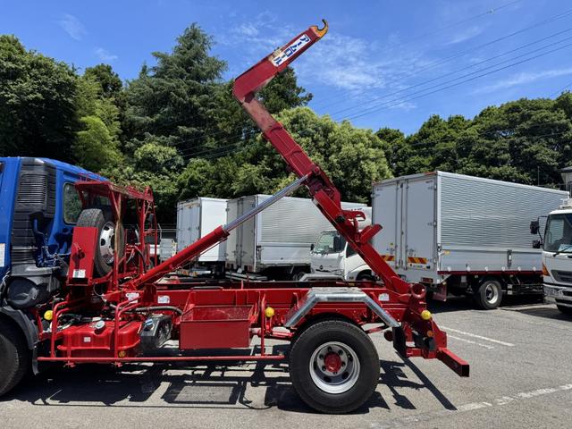 ファイター アームロール　新明和　ＣＣＡ４４－３１　ツインホイスト　キャブバックステップ　２４０馬力　メッキパーツ　積載３．６ｔ　車検付　Ｆ６　６速　マニュアル　脱着装置付コンテナ専用車（12枚目）