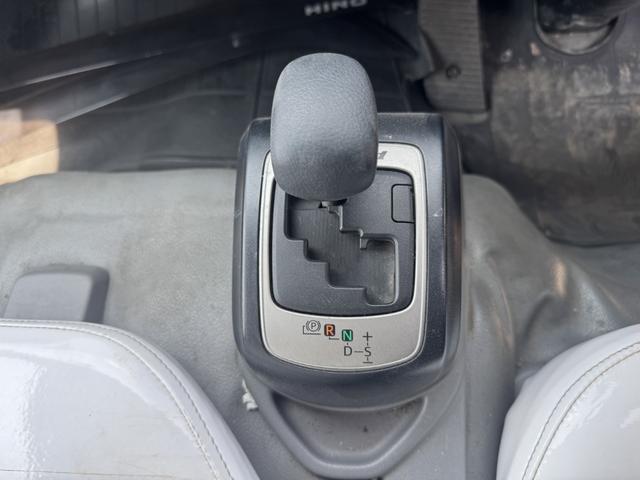 デュトロ プレスパッカー　モリタエコノス　４．１立米　連続スイッチ　汚水タンク　ディーゼルハイブリッド　オールペン済み　積載２ｔ　シフト：プロシフト　２ペダル　セミオートマ　塵芥車　プレス式　２ｔパッカー　プレス式（36枚目）